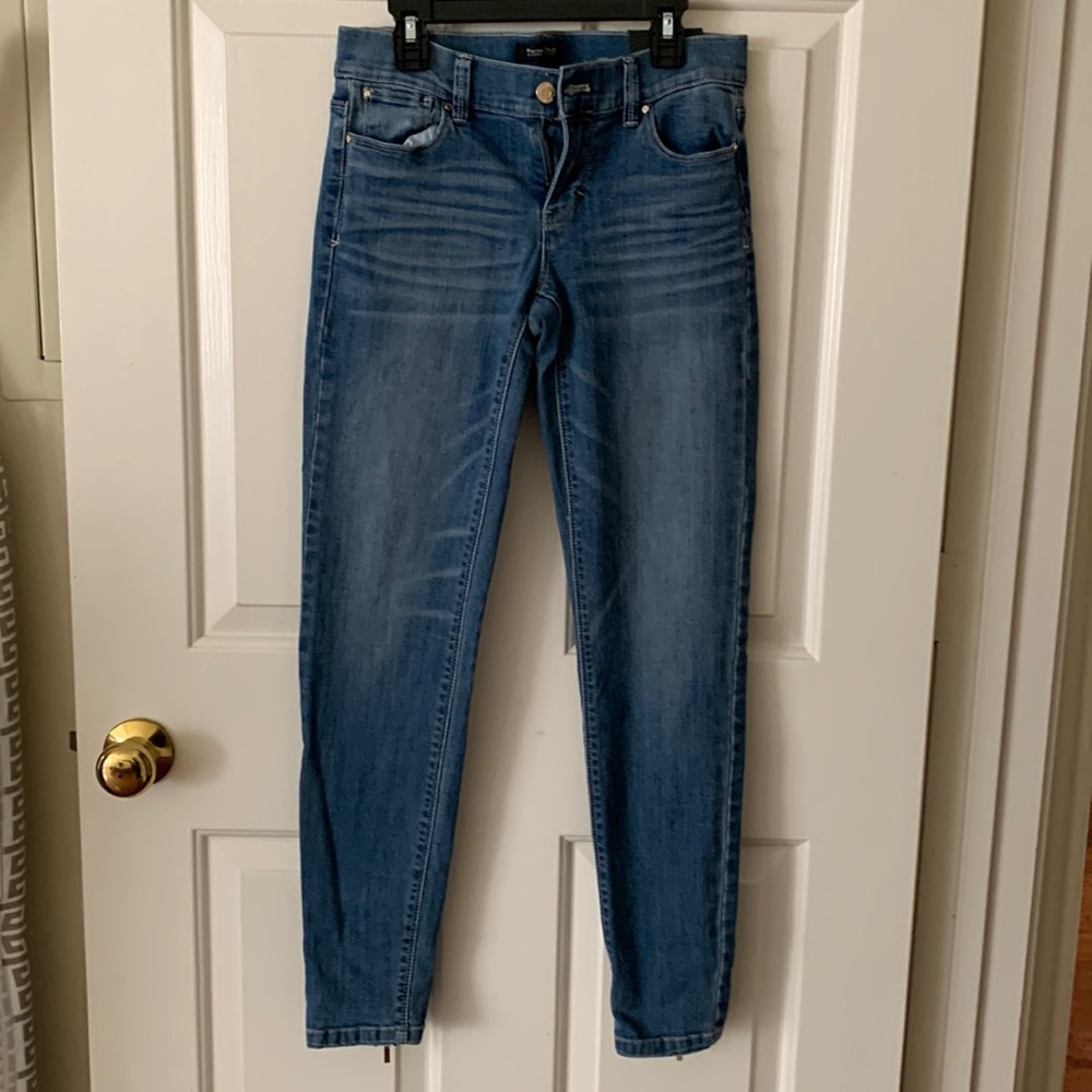 White House Black Market light wash skinny jeans denim, size 0R